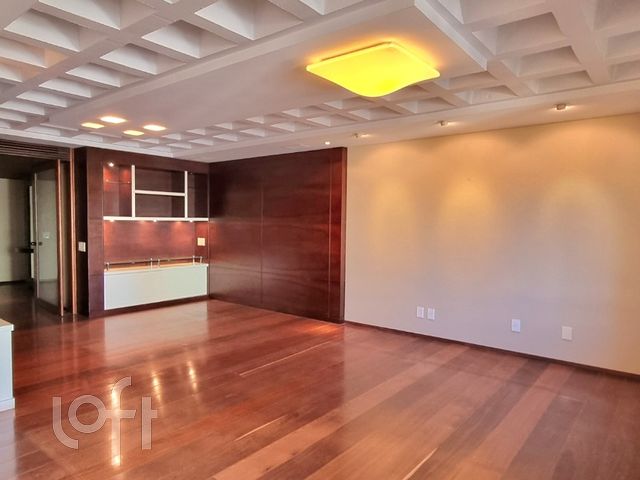 Apartamento com 246m², 3 dormitórios, 1 suíte, 2 vagas, Petrópolis em Porto Alegre