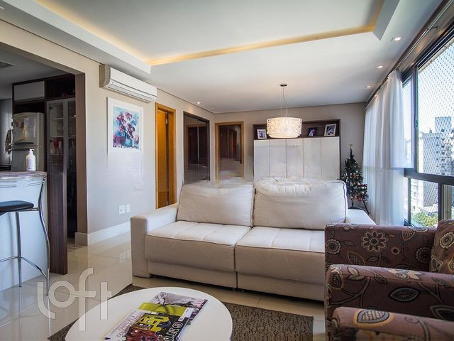 Apartamento com 106m², 3 dormitórios, 1 suíte, 3 vagas, Petrópolis em Porto Alegre