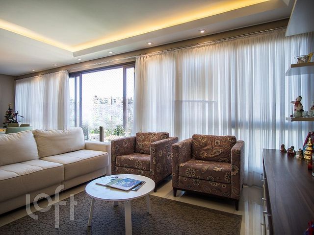 Apartamento com 106m², 3 dormitórios, 1 suíte, 3 vagas, Petrópolis em Porto Alegre