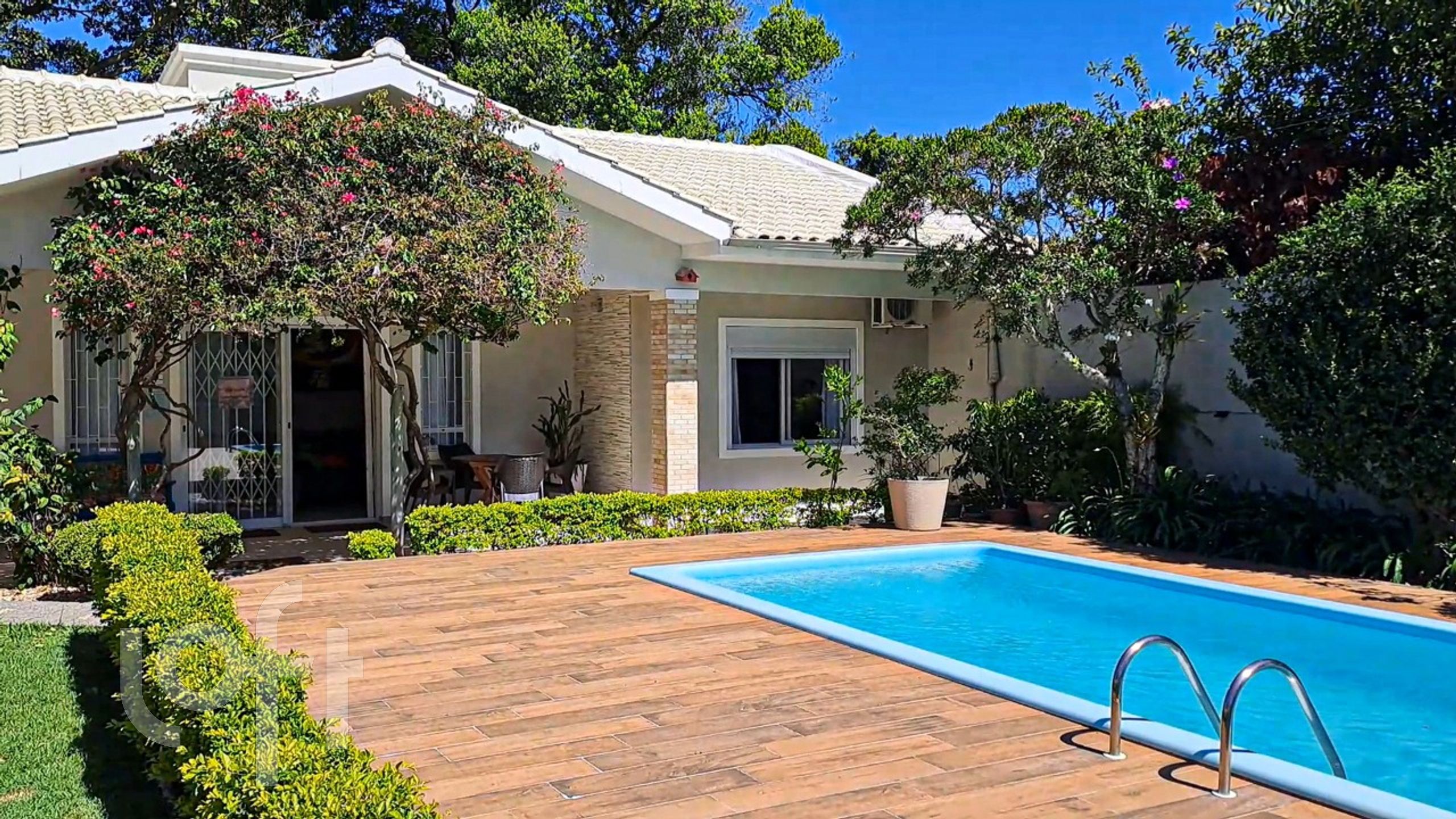 Casa à venda em Campeche Leste com 100 m², 3 quartos, 1 vaga