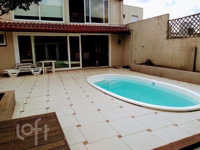 Casa com 400m², 4 dormitórios, 3 suítes, 5 vagas, Cristo Redentor em Porto Alegre