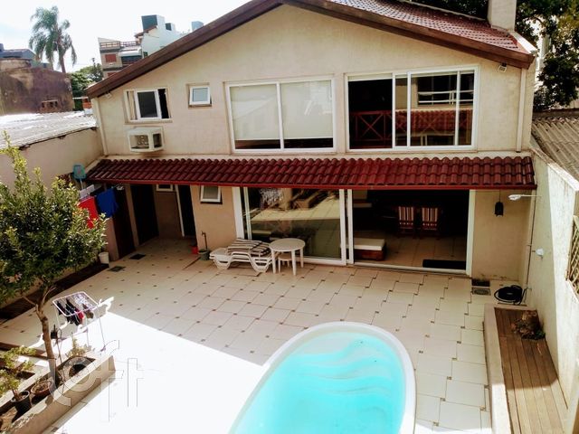 Casa com 400m², 4 dormitórios, 3 suítes, 5 vagas, Cristo Redentor em Porto Alegre