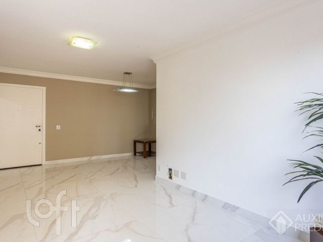 Apartamento com 85m², 3 dormitórios, 1 suíte, 1 vaga, Vila Ipiranga em Porto Alegre
