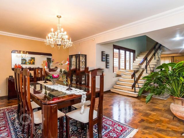 Casa com 400m², 4 dormitórios, 2 suítes, 5 vagas, Três Figueiras em Porto Alegre