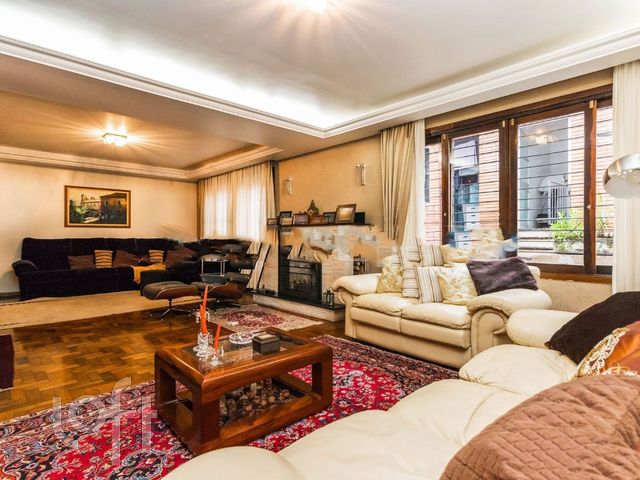 Casa com 400m², 4 dormitórios, 2 suítes, 5 vagas, Três Figueiras em Porto Alegre