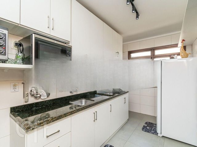 Apartamento com 76m², 2 dormitórios, 1 vaga, Auxiliadora em Porto Alegre