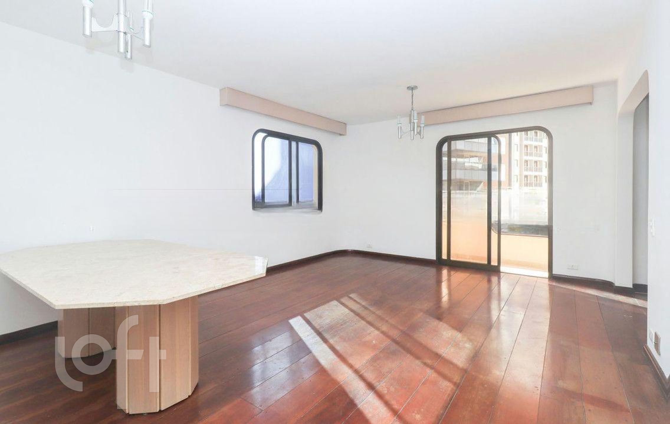 Apartamento à venda com 3 quartos, 145m² - Foto 1