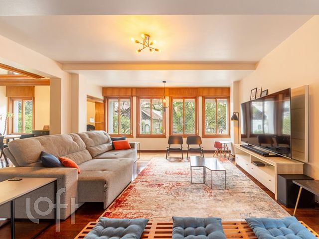 Apartamento com 265m², 3 dormitórios, 1 suíte, 2 vagas, Independência em Porto Alegre