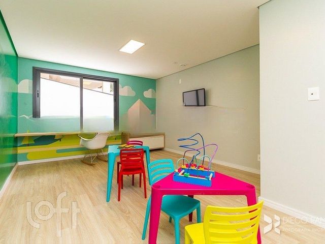 Apartamento com 81m², 3 dormitórios, 1 suíte, 2 vagas, Santana em Porto Alegre