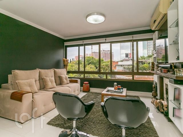 Apartamento com 94m², 3 dormitórios, 1 suíte, 3 vagas, Petrópolis em Porto Alegre