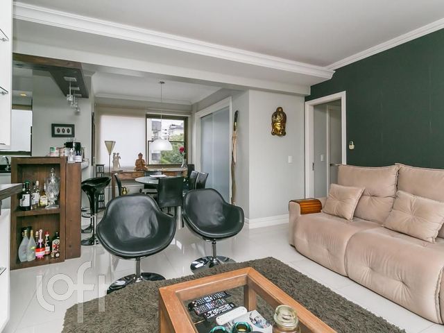 Apartamento com 94m², 3 dormitórios, 1 suíte, 3 vagas, Petrópolis em Porto Alegre