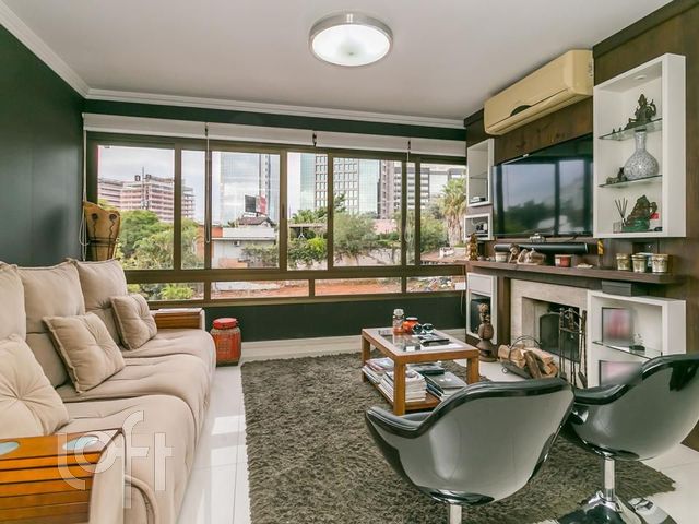 Apartamento com 94m², 3 dormitórios, 1 suíte, 3 vagas, Petrópolis em Porto Alegre