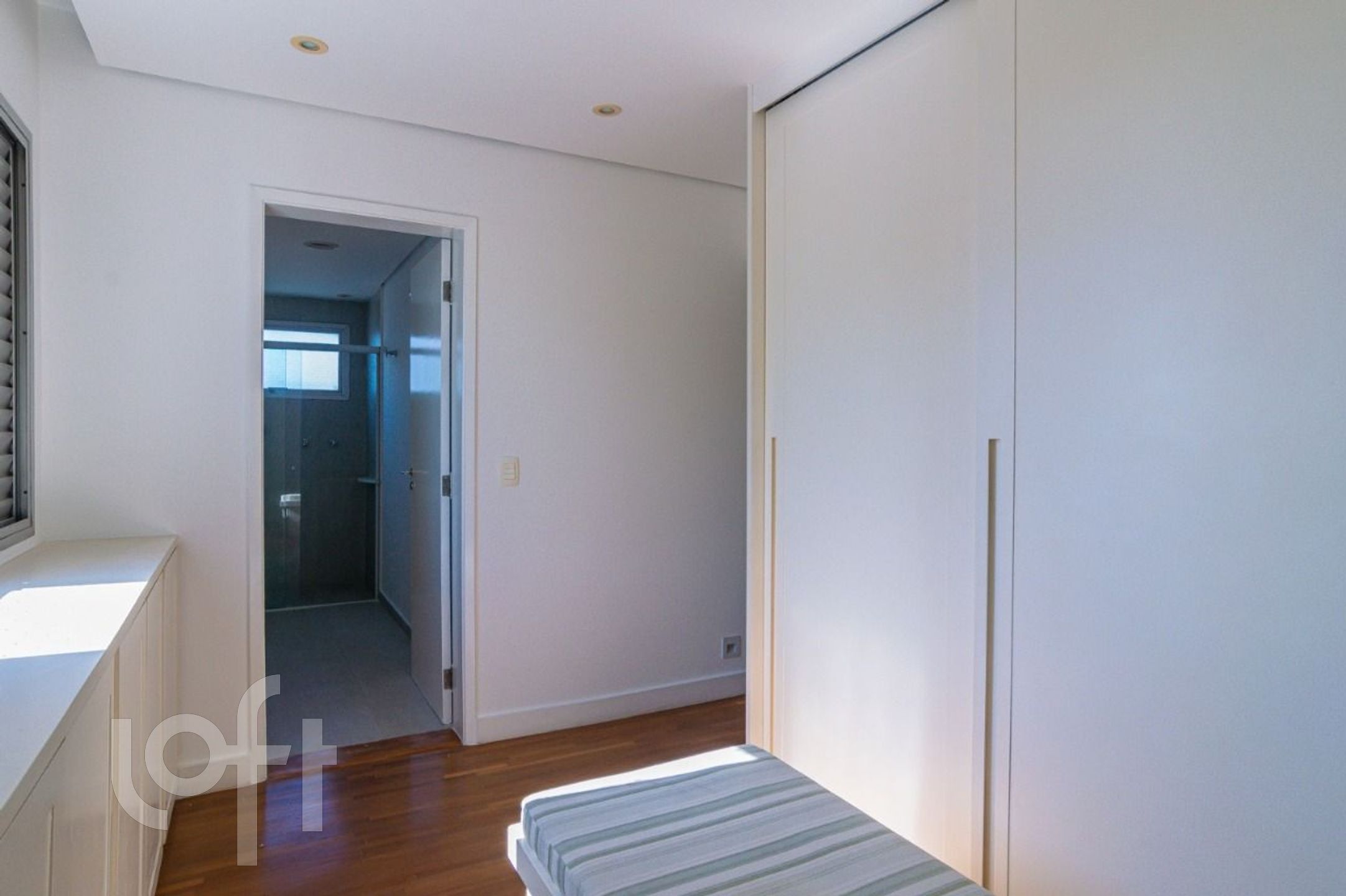 Apartamento à venda com 3 quartos, 241m² - Foto 14