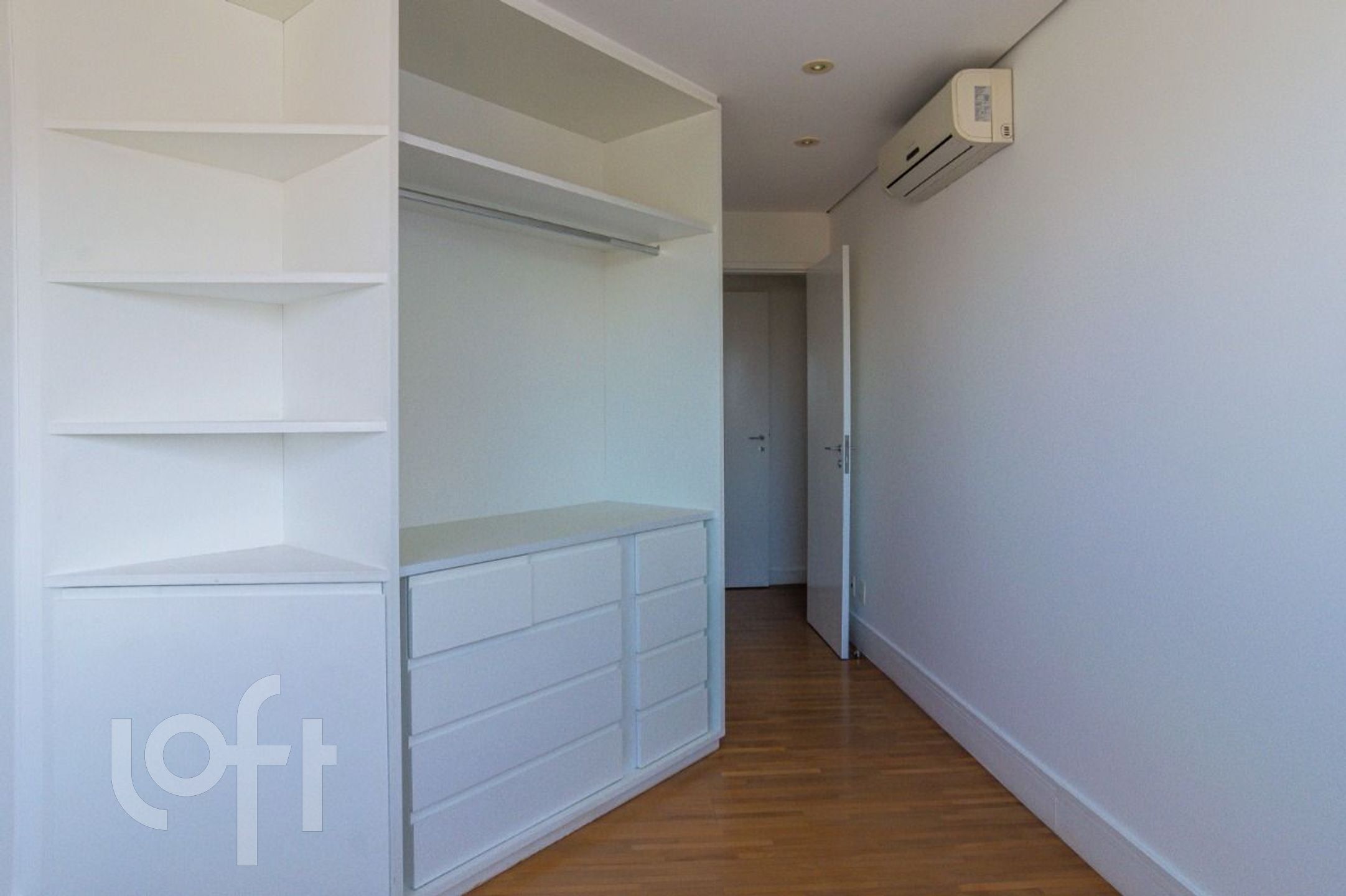 Apartamento à venda com 3 quartos, 241m² - Foto 9