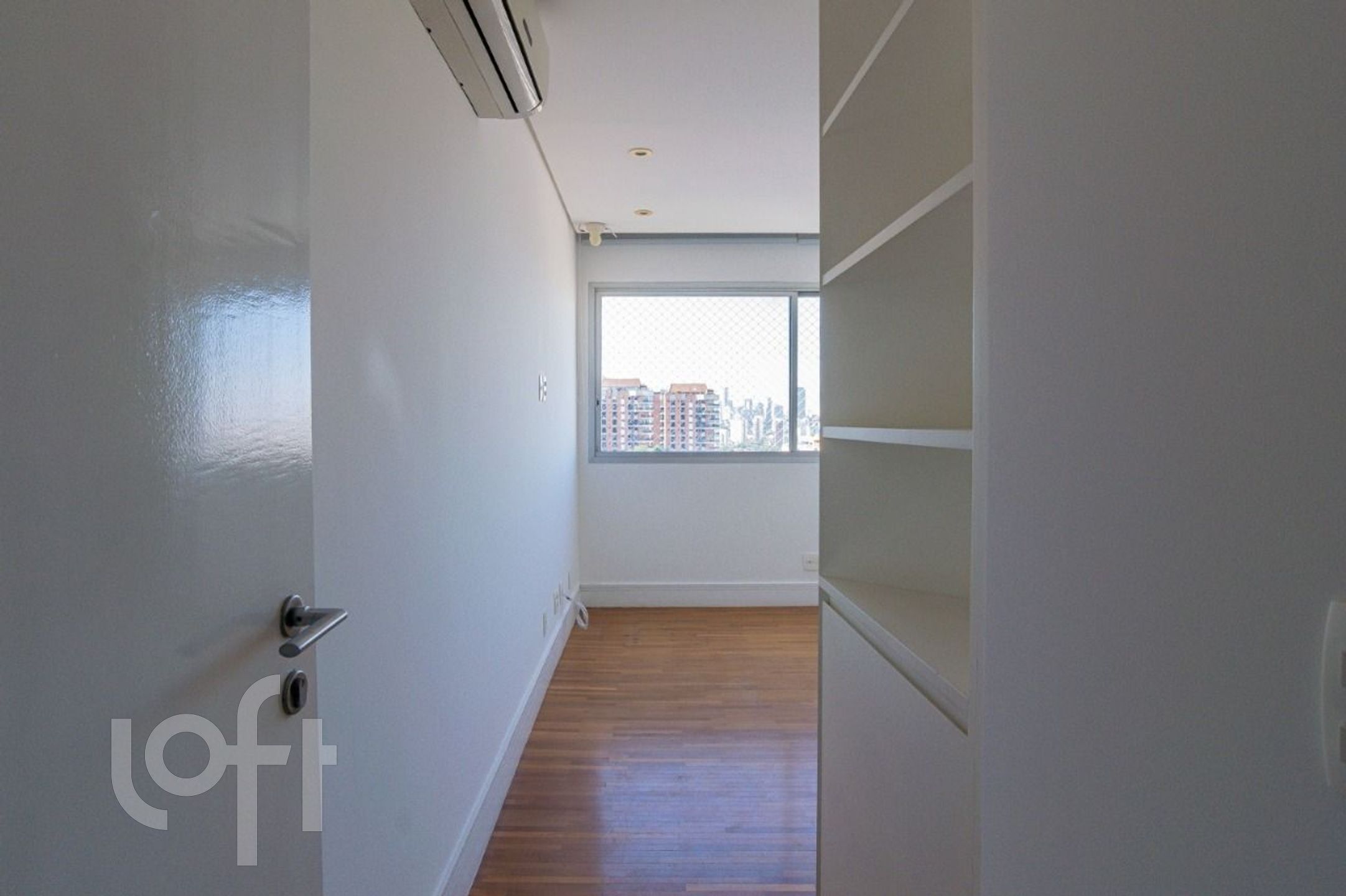 Apartamento à venda com 3 quartos, 241m² - Foto 7