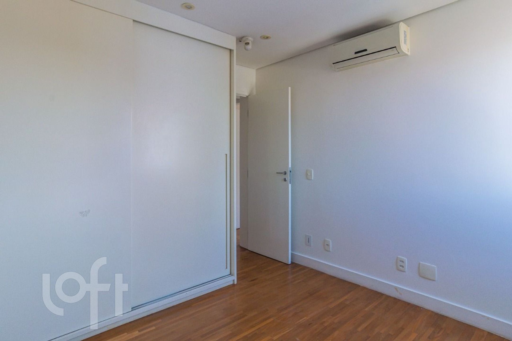 Apartamento à venda com 3 quartos, 241m² - Foto 12