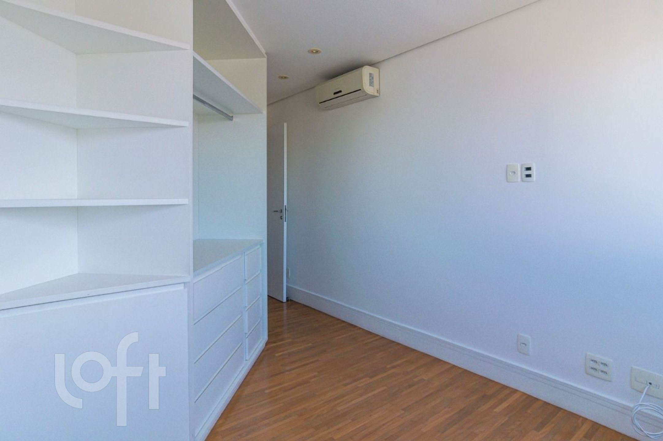 Apartamento à venda com 3 quartos, 241m² - Foto 8