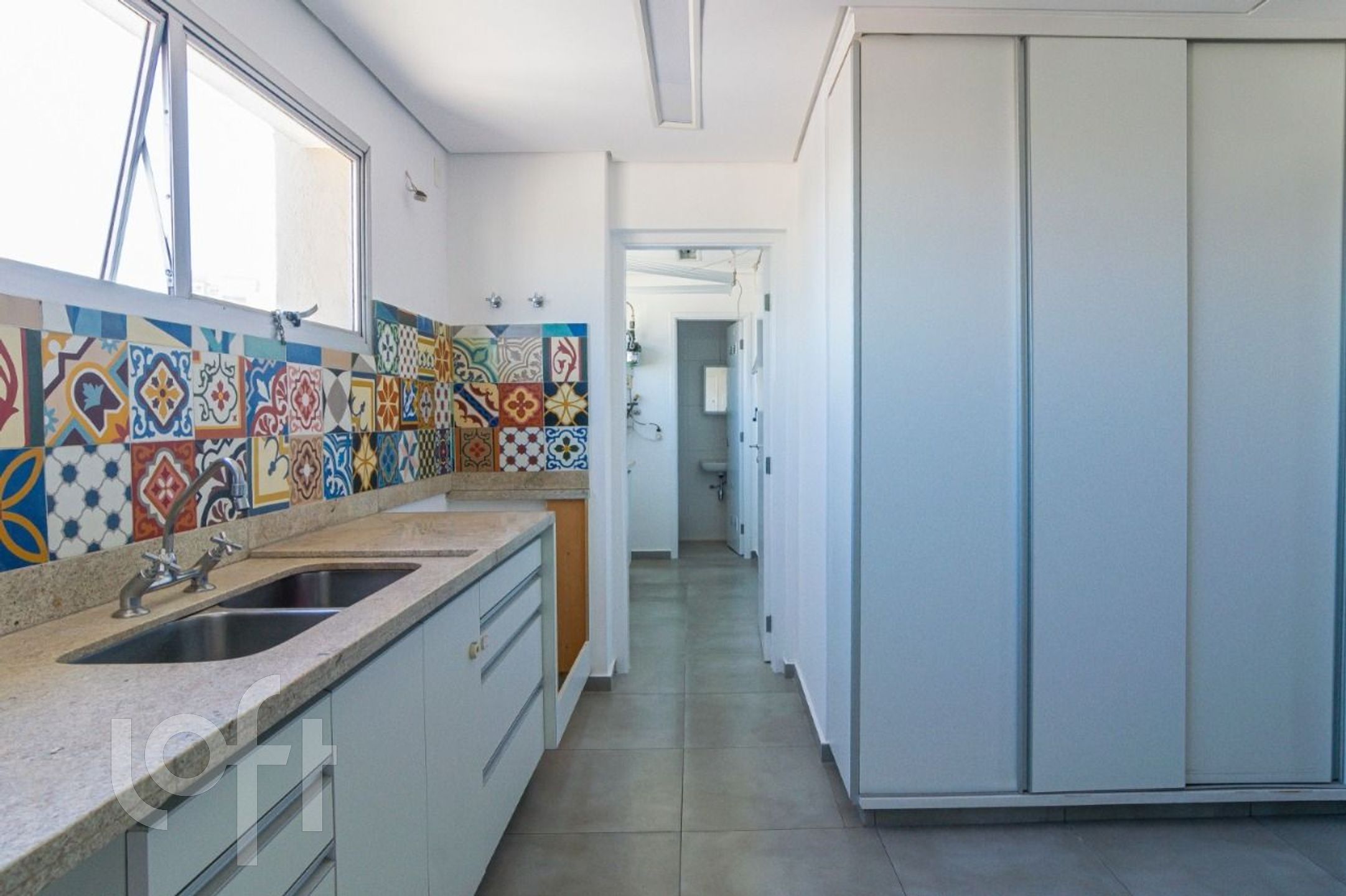 Apartamento à venda com 3 quartos, 241m² - Foto 19