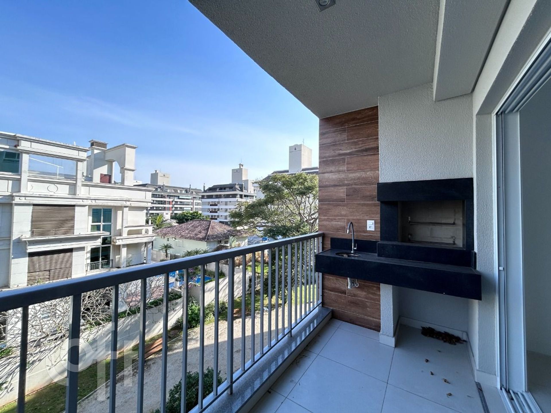 Apartamentos com 104m², 3 quartos, 3 suítes, 2 garagens, no bairro Jurere Leste em Florianópolis