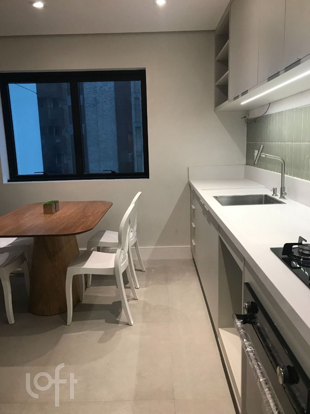 Apartamento à venda com 2 quartos, 70m² - Foto 4