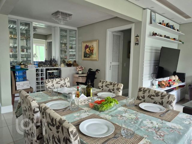 Apartamento com 122m², 3 dormitórios, 1 suíte, 1 vaga, Três Figueiras em Porto Alegre