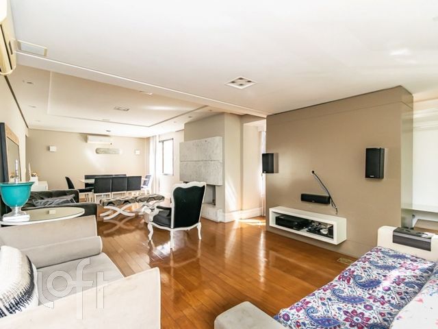 Apartamento com 158m², 3 dormitórios, 2 vagas, Independência em Porto Alegre
