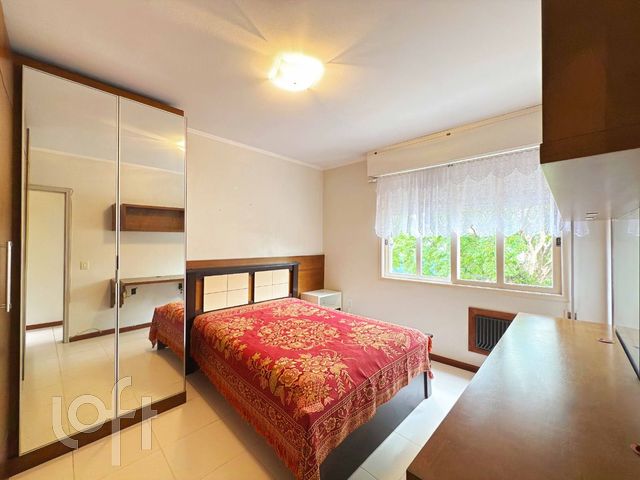 Apartamento com 90m², 3 dormitórios, 1 vaga, Floresta em Porto Alegre