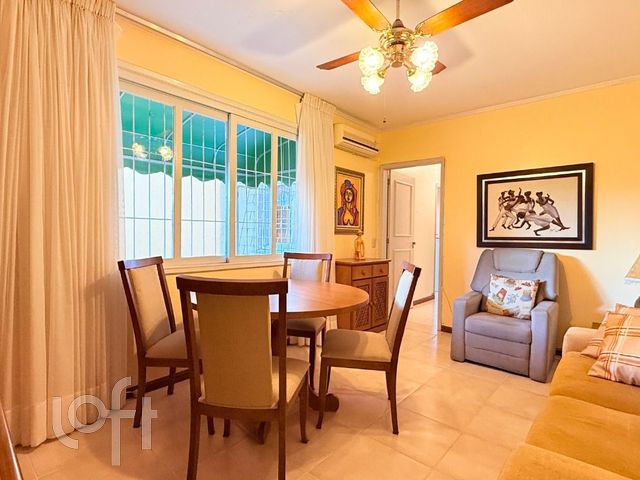 Apartamento com 90m², 3 dormitórios, 1 vaga, Floresta em Porto Alegre