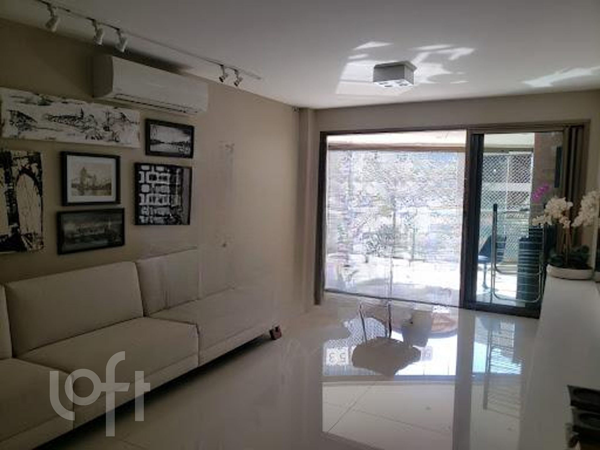 Apartamento à venda com 4 quartos, 221m² - Foto 1