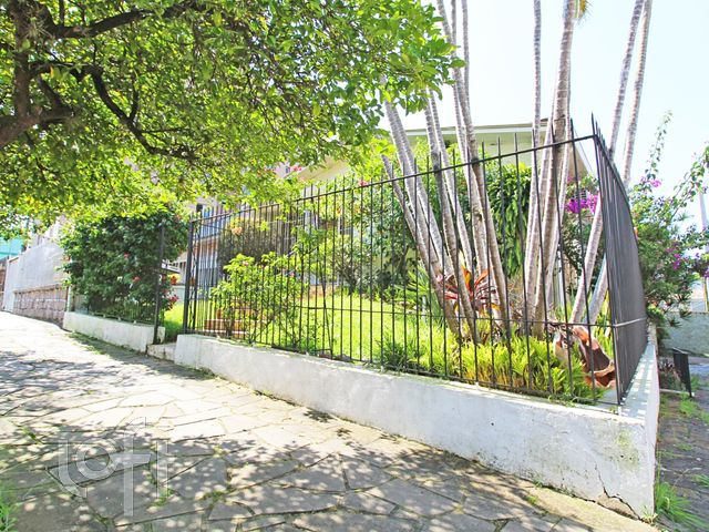 Casa com 314m², 5 dormitórios, 2 vagas, Cristo Redentor em Porto Alegre