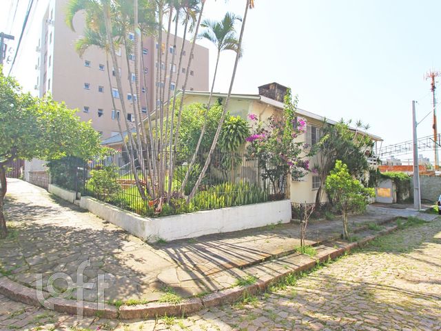 Casa com 314m², 5 dormitórios, 2 vagas, Cristo Redentor em Porto Alegre