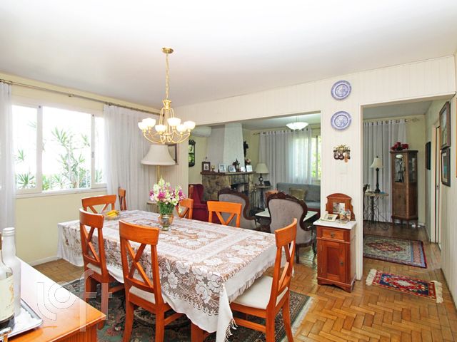 Casa com 314m², 5 dormitórios, 2 vagas, Cristo Redentor em Porto Alegre