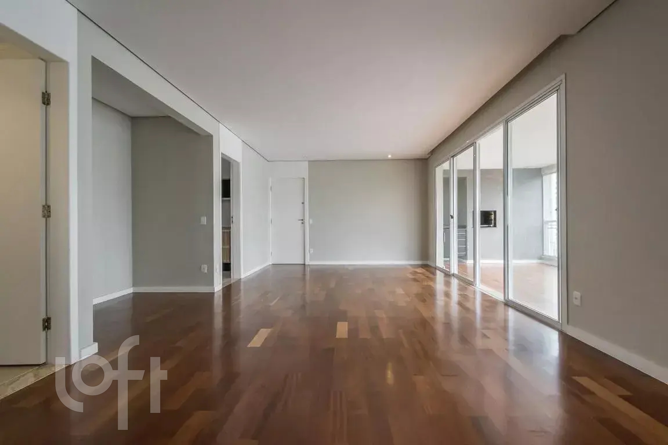 Apartamento à venda com 3 quartos, 135m² - Foto 1