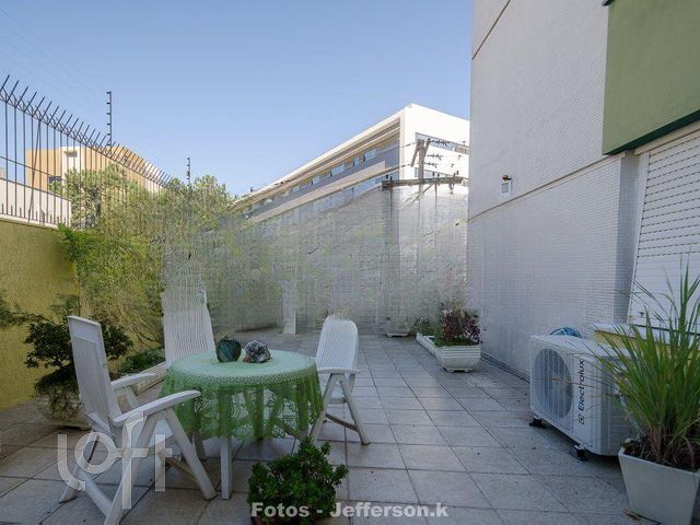 Apartamento com 210m², 3 dormitórios, 1 suíte, 1 vaga, Petrópolis em Porto Alegre