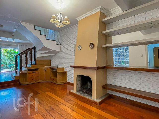 Casa com 198m², 3 dormitórios, 1 suíte, 2 vagas, Rio Branco em Porto Alegre