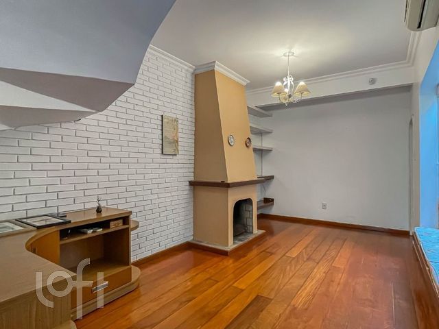 Casa com 198m², 3 dormitórios, 1 suíte, 2 vagas, Rio Branco em Porto Alegre