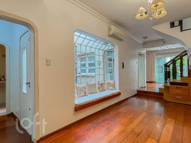 Casa com 198m², 3 dormitórios, 1 suíte, 2 vagas, Rio Branco em Porto Alegre