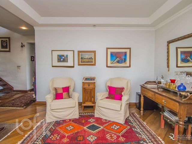 Apartamento com 351m², 3 dormitórios, 1 suíte, 3 vagas, Petrópolis em Porto Alegre