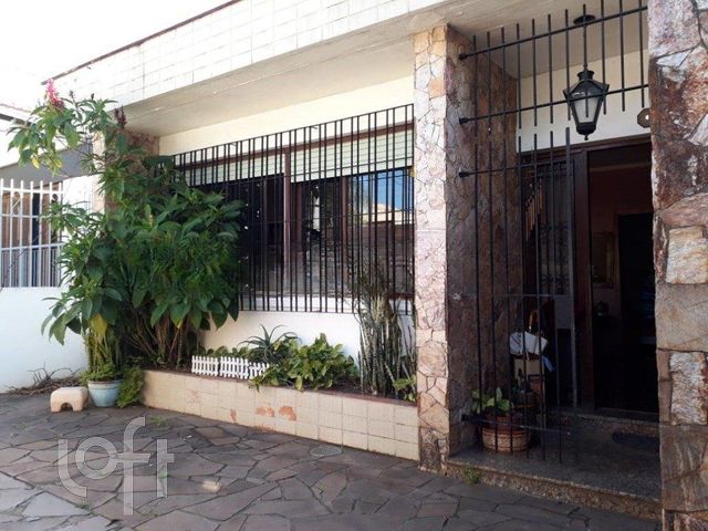 Casa com 240m², 3 dormitórios, 1 suíte, 2 vagas, Chácara das Pedras em Porto Alegre