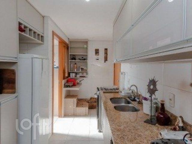 Apartamento com 121m², 3 dormitórios, 1 suíte, 2 vagas, Petrópolis em Porto Alegre