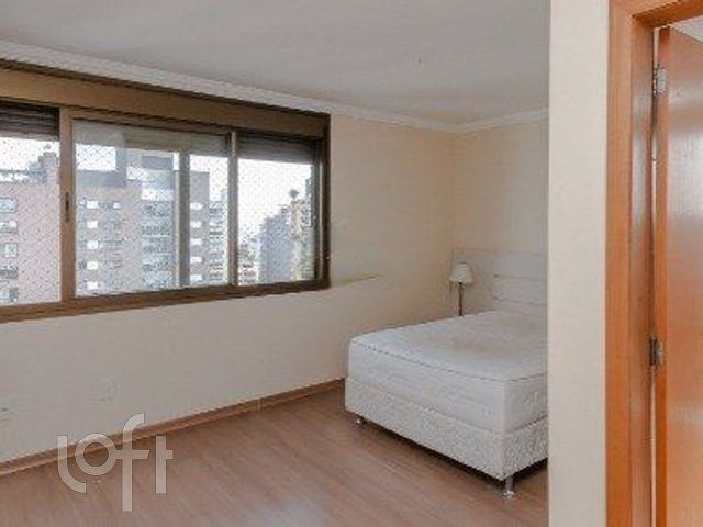 Apartamento com 121m², 3 dormitórios, 1 suíte, 2 vagas, Petrópolis em Porto Alegre