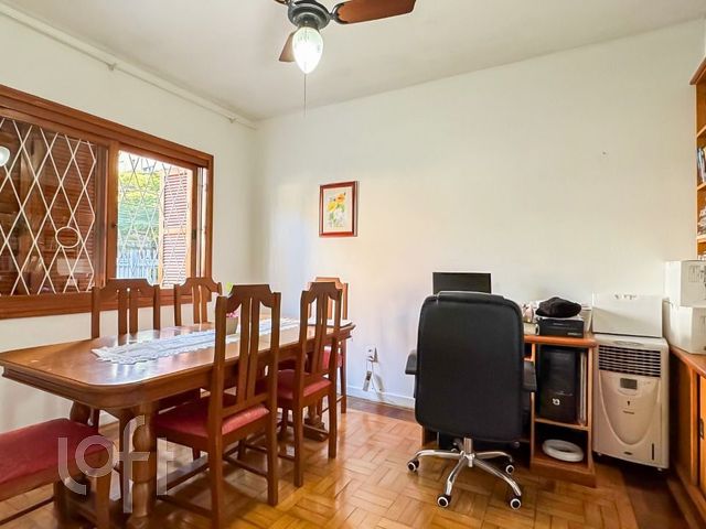 Casa com 392m², 4 dormitórios, Petrópolis em Porto Alegre