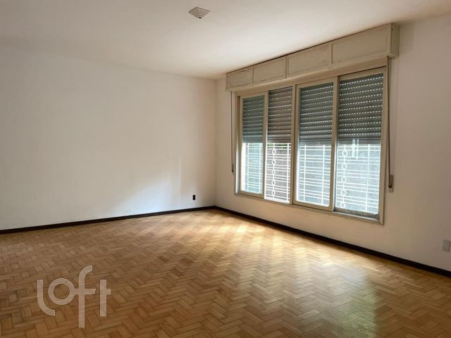 Casa com 289m², 3 dormitórios, 2 vagas, São João em Porto Alegre