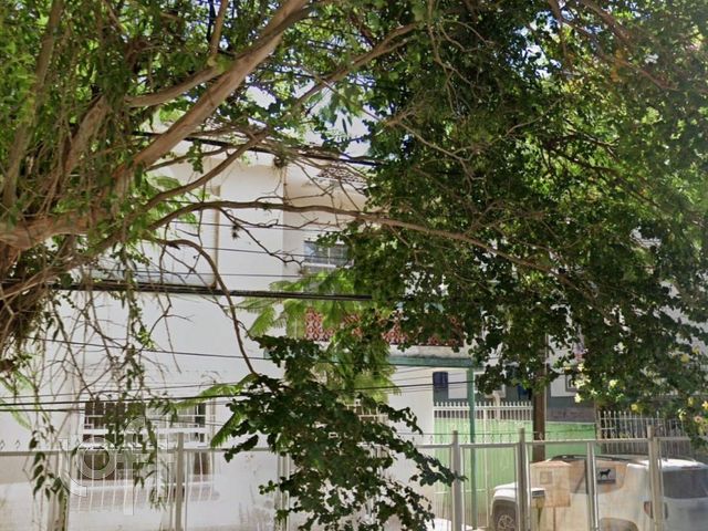 Casa com 280m², 4 dormitórios, 1 suíte, 5 vagas, Menino Deus em Porto Alegre