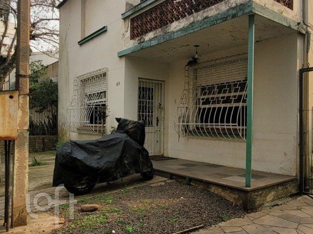 Casa com 280m², 4 dormitórios, 1 suíte, 5 vagas, Menino Deus em Porto Alegre