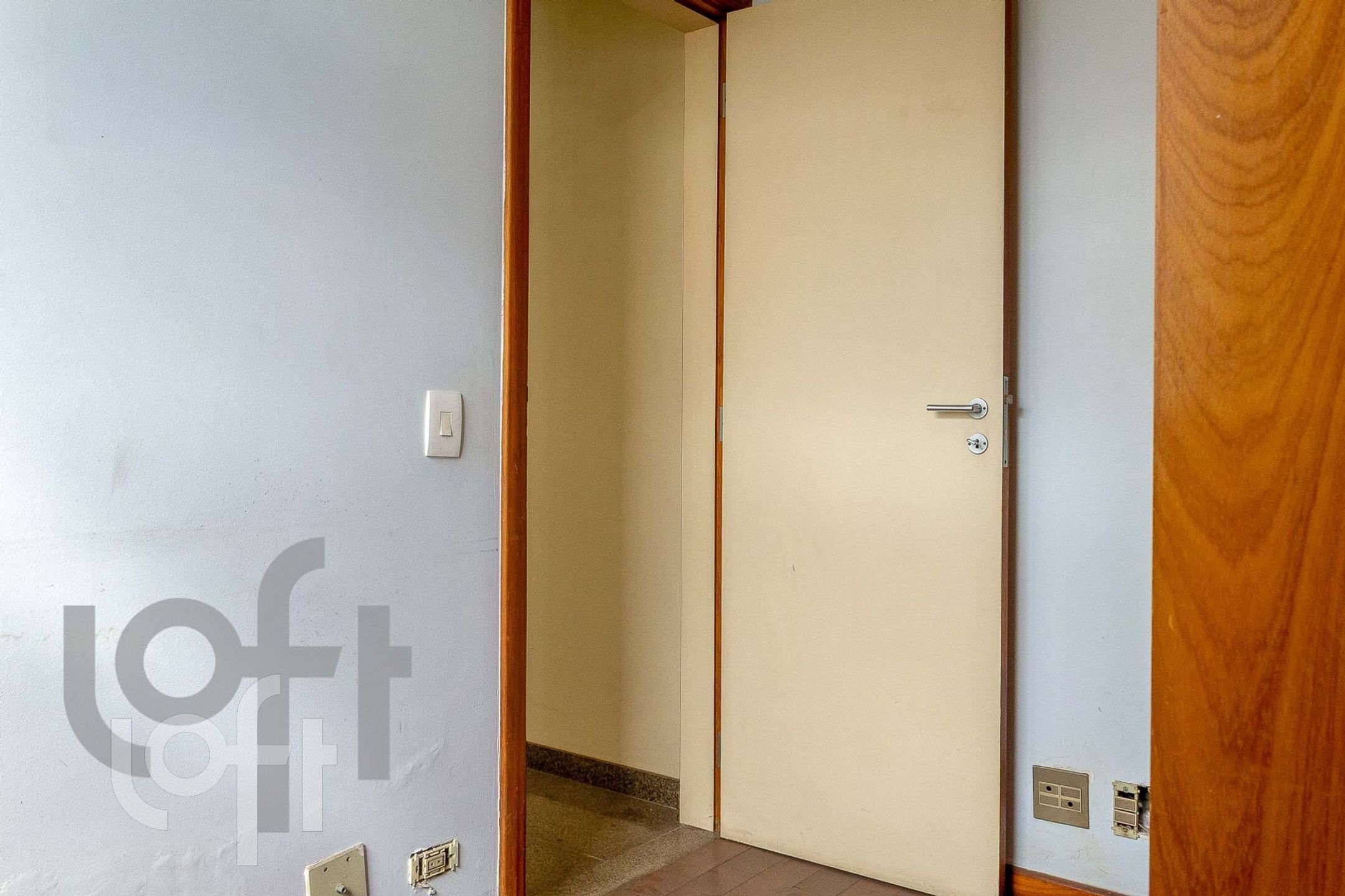 Apartamento à venda com 3 quartos, 220m² - Foto 2