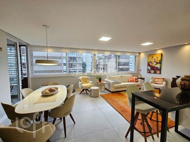 Apartamento com 104m², 2 dormitórios, 2 suítes, 2 vagas, Petrópolis em Porto Alegre