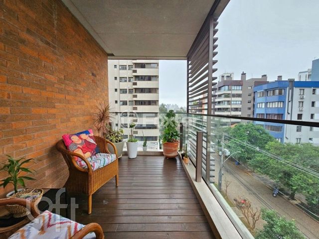 Apartamento com 104m², 2 dormitórios, 2 suítes, 2 vagas, Petrópolis em Porto Alegre