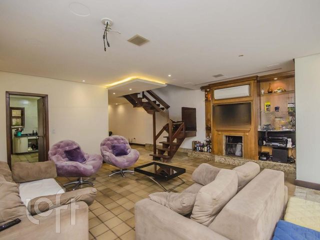 Casa com 330m², 4 dormitórios, 4 suítes, 2 vagas, Santana em Porto Alegre