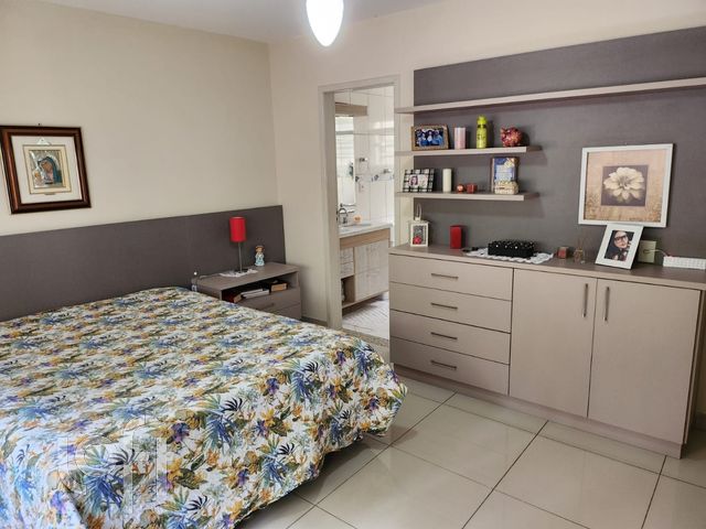 Casa com 360m², 3 dormitórios, 3 vagas, Petrópolis em Porto Alegre